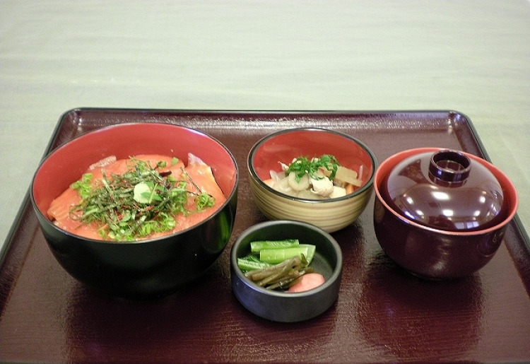 信州サーモン漬け丼