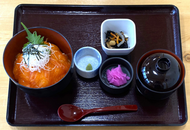 信州サーモン漬け丼